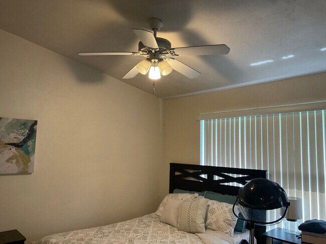 Building Photo - Spacious Gainesville Living Near UF & Butler Plaza!