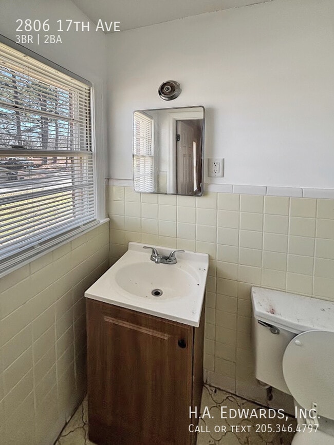 Building Photo - 2806 17th Ave