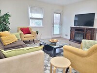 Building Photo - 2017 Woodford Rd