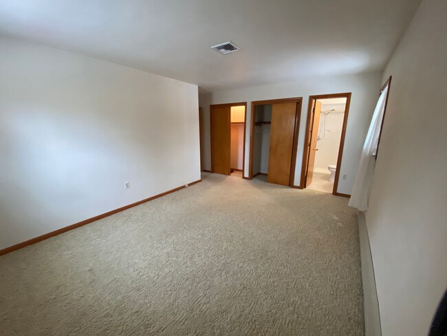 Building Photo - Welcome to this spacious 4-bedroom, 2.5-ba...