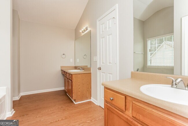 Building Photo - 570 Tuscan Cove