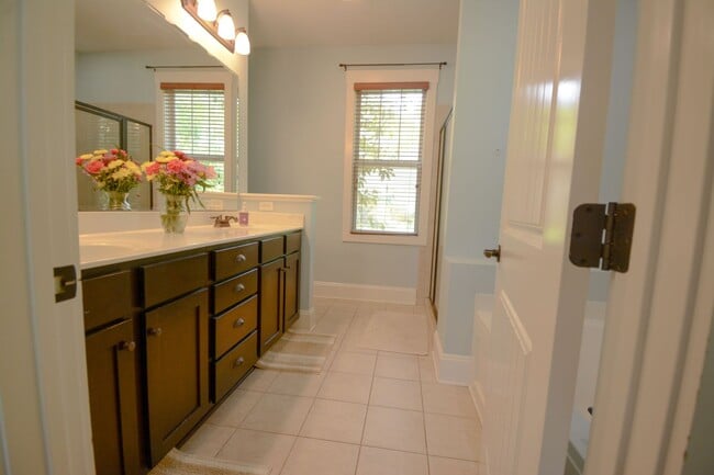 Building Photo - Cozy 3 Bedroom, 2 Bath, Fenced in Backyard in the Neighborhoods of Holly Ridge