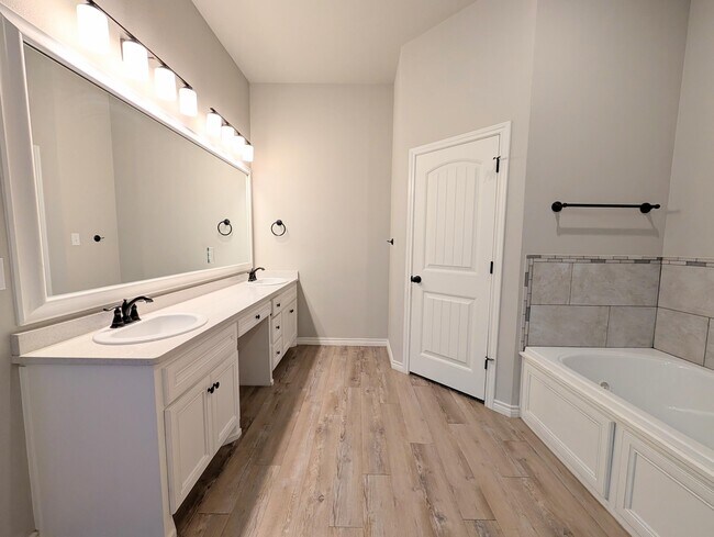 Building Photo - 9609 Hyden Ave