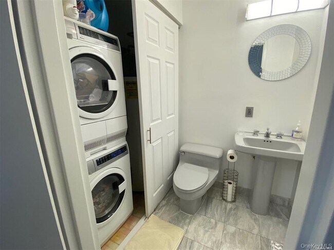 Building Photo - 10 Canterbury Rd