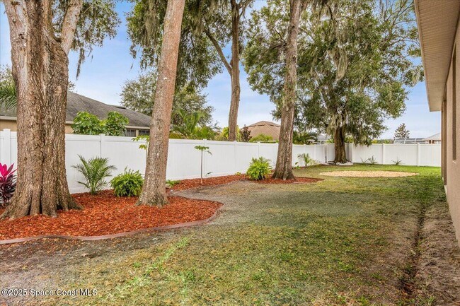 Building Photo - 516 Walking Fern Loop