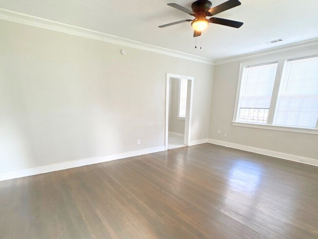 Building Photo - 859 Biggs St