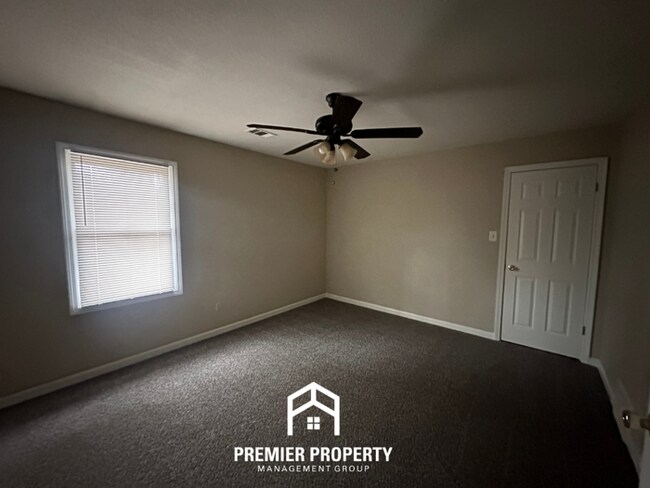 Building Photo - 8842 Aspen View Cove