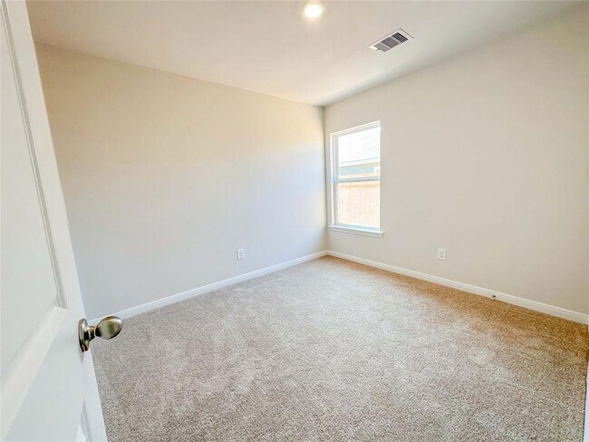 Building Photo - 16322 Sweet Grv Dr