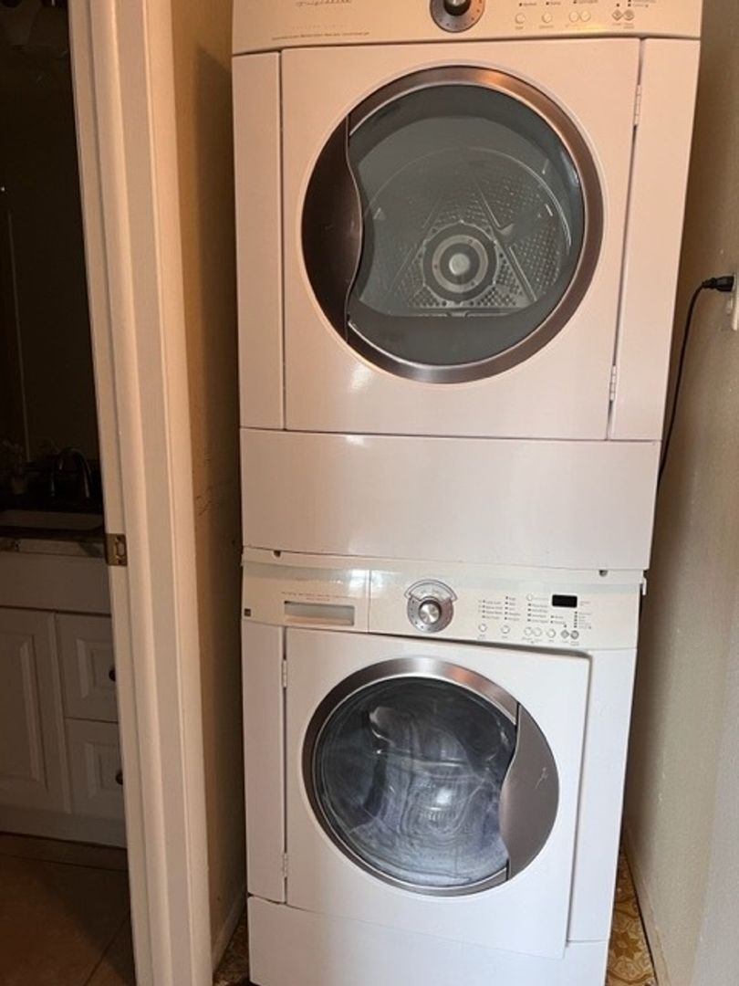 Building Photo - 6300 South Pointe Blvd