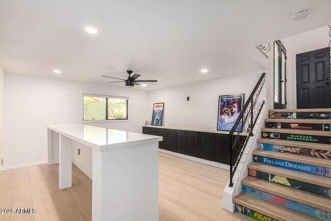 Building Photo - 429 E Greenway Dr