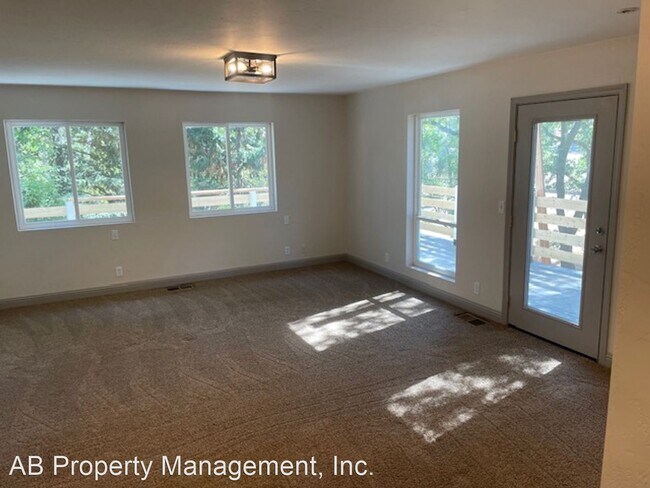 Building Photo - 5 br, 4 bath House - 5650 Hollyberry Lane