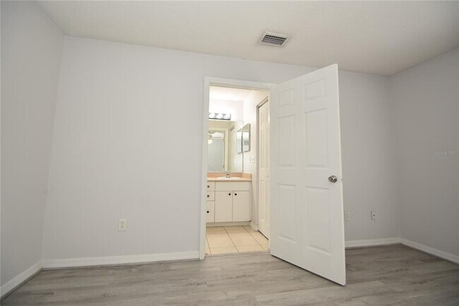 Building Photo - 6 Rosedale Pl