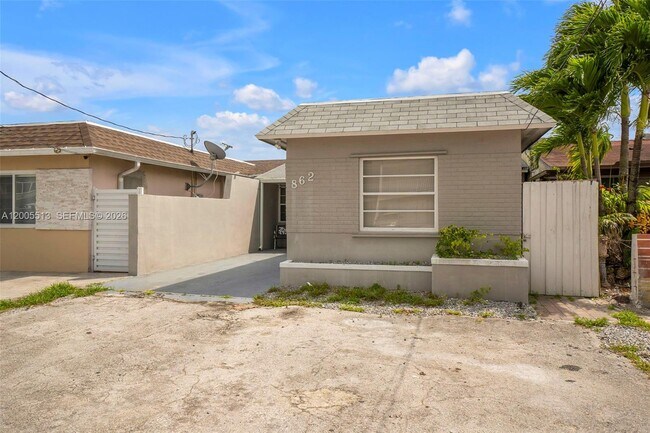 Building Photo - 862 W 79th St