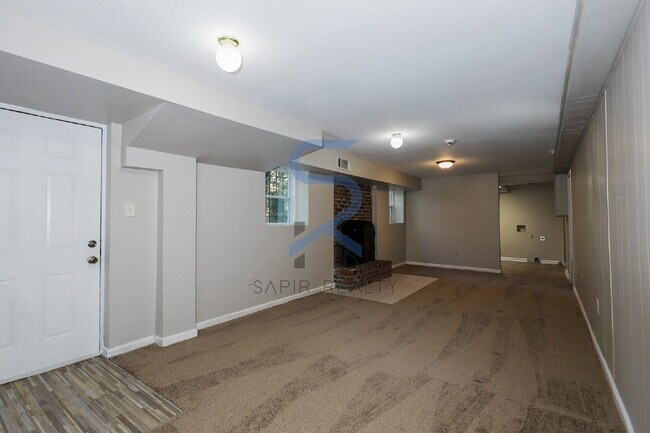 Building Photo - 5425 Skyview Dr SW
