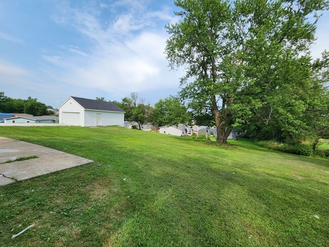 Building Photo - 3 Bedroom 1 Bath Home
