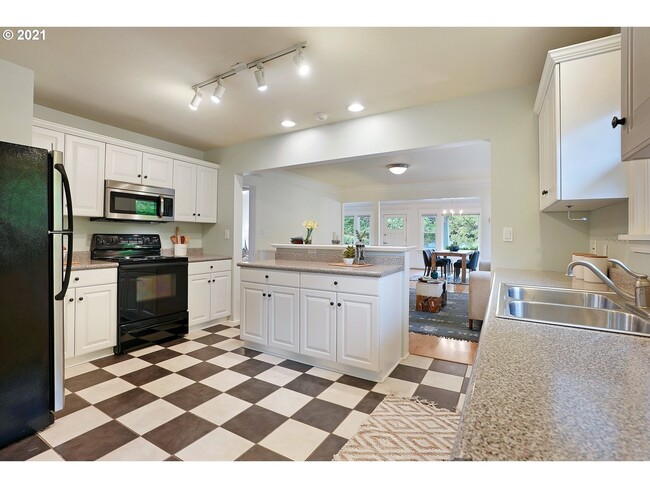 Building Photo - 3298 NE Alameda St