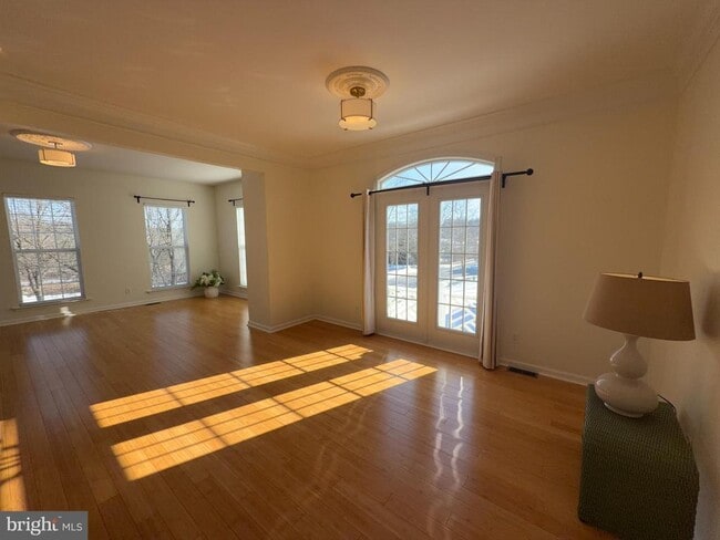 Building Photo - 1910 Cavalier Ln