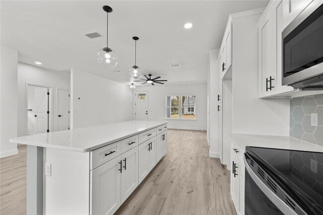 Building Photo - New Construction 3/2 in Bronson