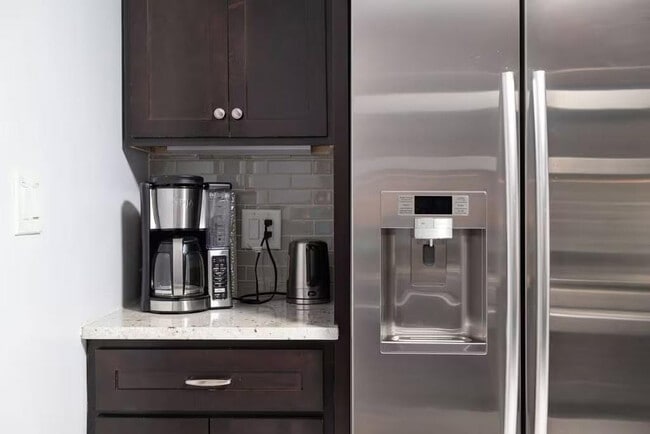 Building Photo - 22 Thurman St