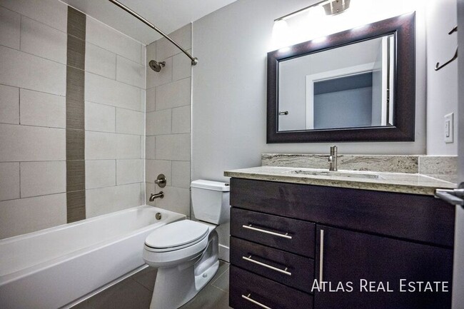 Building Photo - 2nd Floor LoHi 2 Bed 1 Bath with a Private...