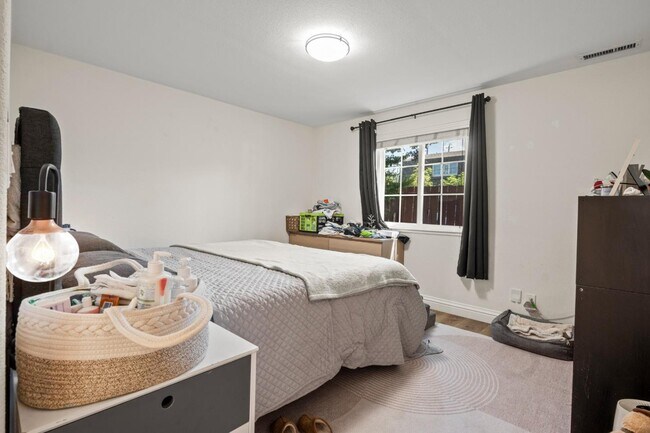 Building Photo - 197 Nottingham Ave