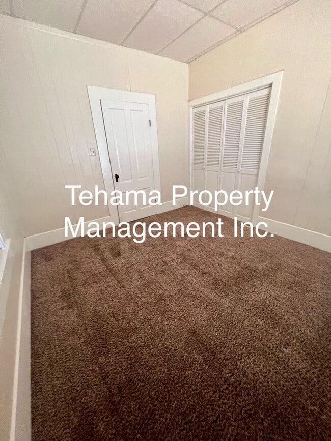 Building Photo - Victorian downtown location 3 bedroom 1 bath