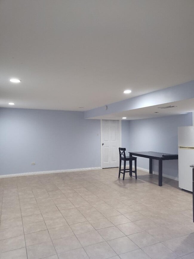 Building Photo - 3033 S Pitney Ct