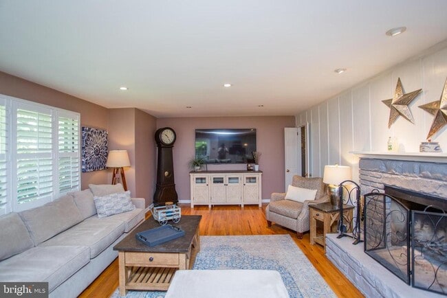 Building Photo - 67 Townview Dr