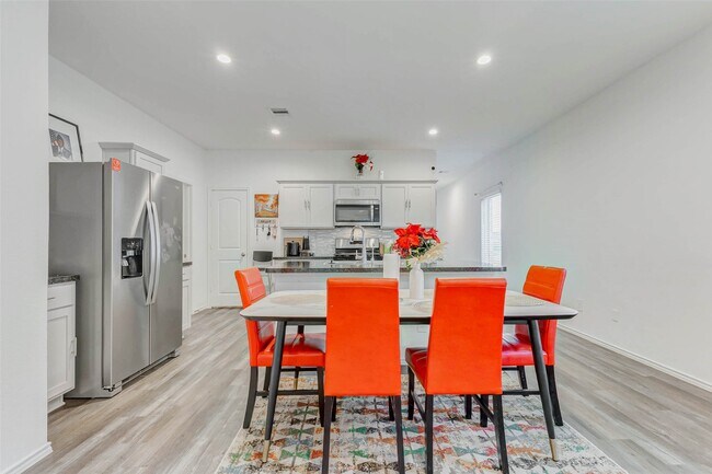 Building Photo - 5122 Sequoia Hts Ln