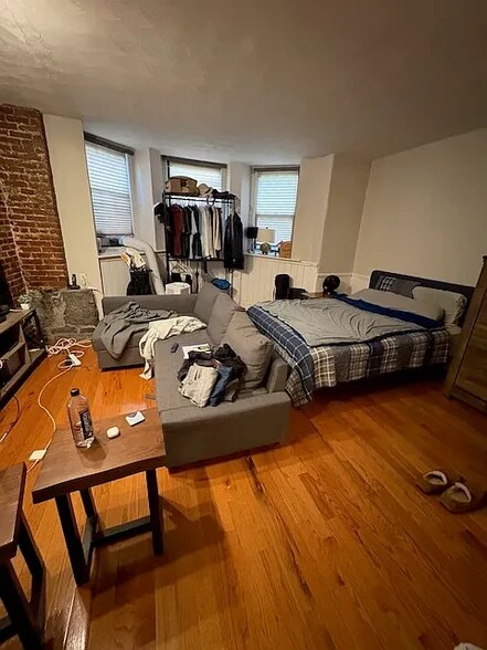 Building Photo - 247 Beacon St