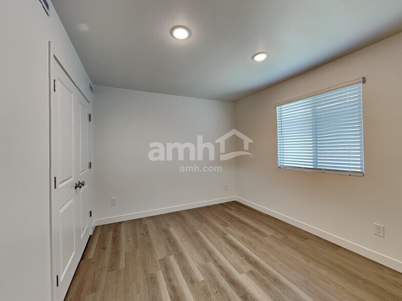 Building Photo - 12627 W Adair Dr