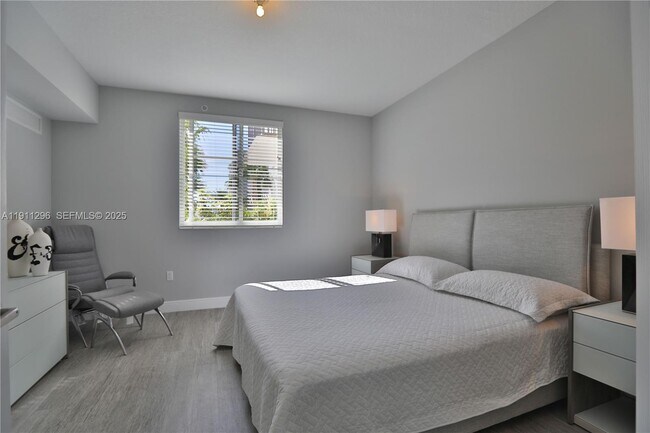 Building Photo - 2000 Salzedo St