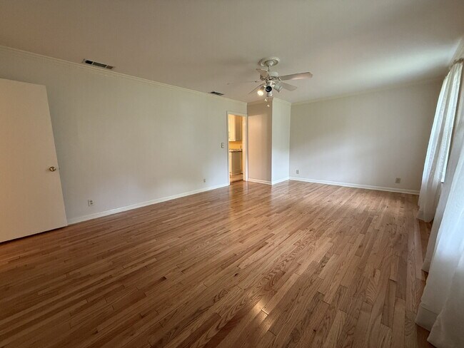 Building Photo - $300 off one month!!!  Modern Comforts with Granite & Hardwood Finishes!" 3 Bedroom 2 bath home.
