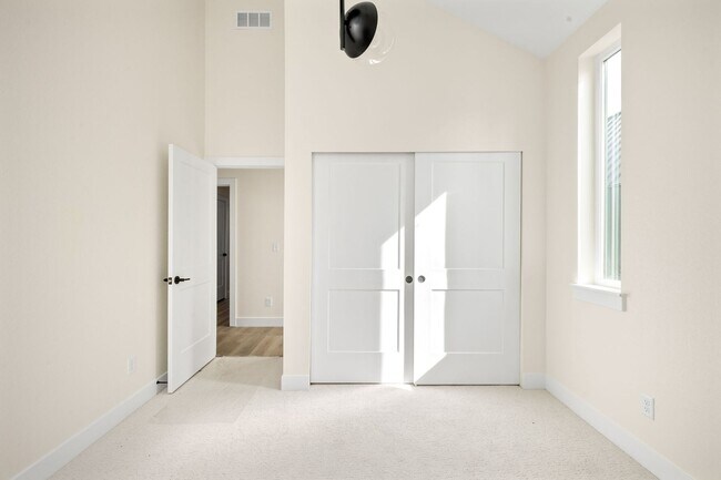 Building Photo - Modern Elegance: Brand New 3-Bed Townhouse...
