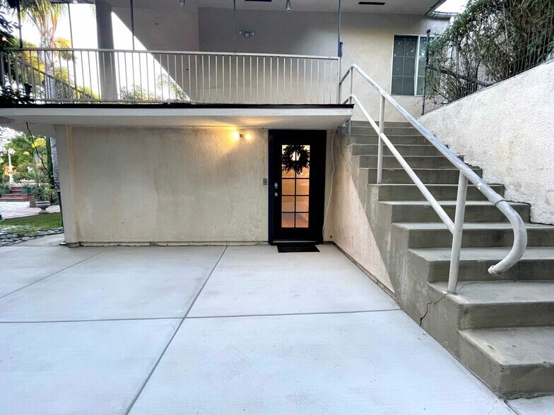 Primary Photo - 3141 Hillview Dr N