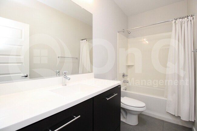 Building Photo - 3498 E Ravenswood Dr