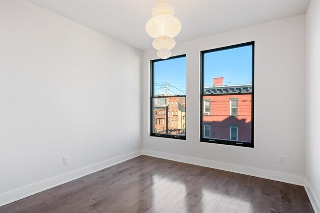 Building Photo - 227 4th St