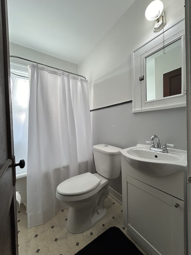 Building Photo - 4406 Gifford Ave