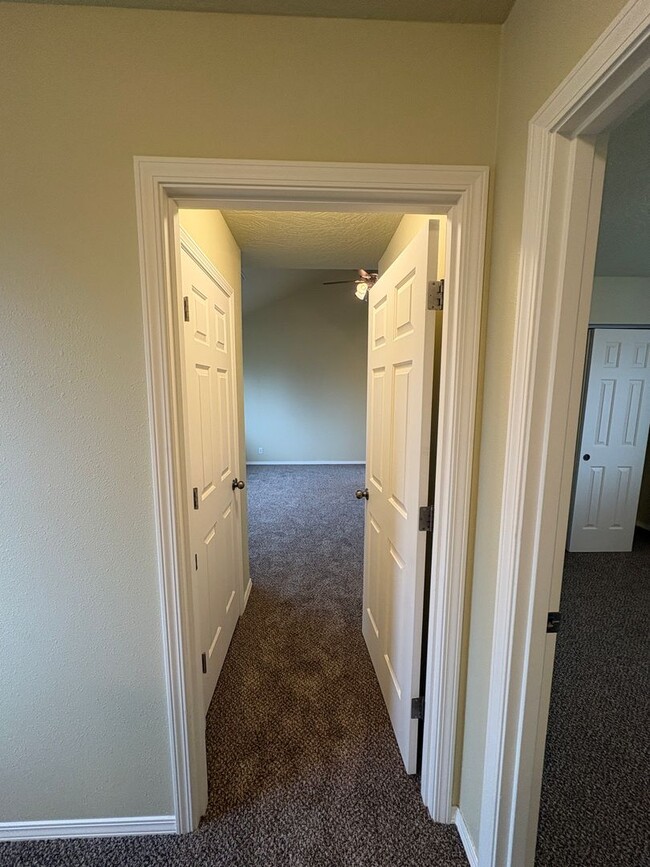 Building Photo - 3 Bedroom Duplex on Bailey Hill Rd