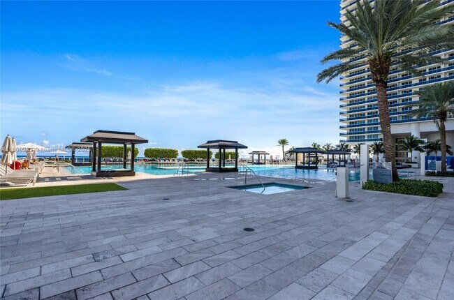 Building Photo - 1830 S Ocean Dr