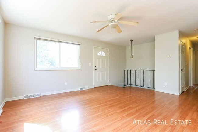Building Photo - 3603 W 90th Pl