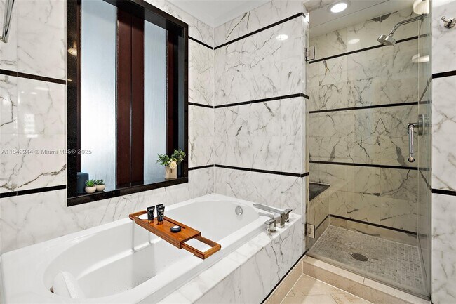 Building Photo - 4391 Collins Ave