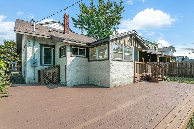 Building Photo - Updated 5 bedroom 2 bath single family house
