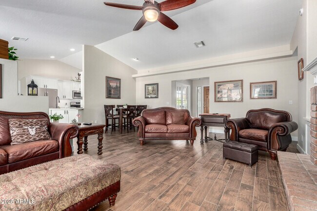 Building Photo - 2041 E Marquette Dr