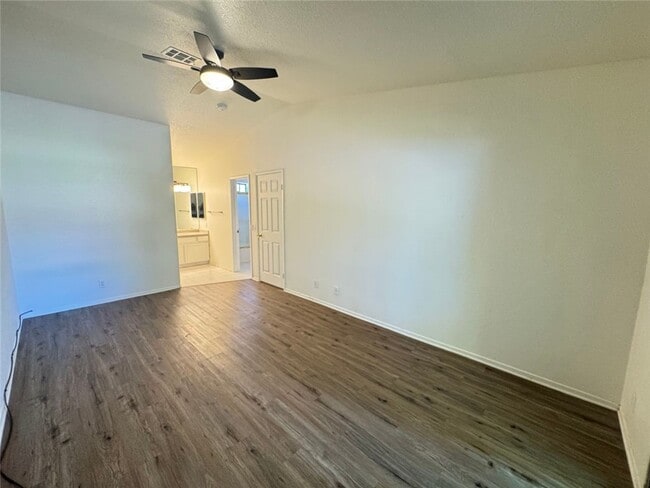 Building Photo - 440 Tava Ln