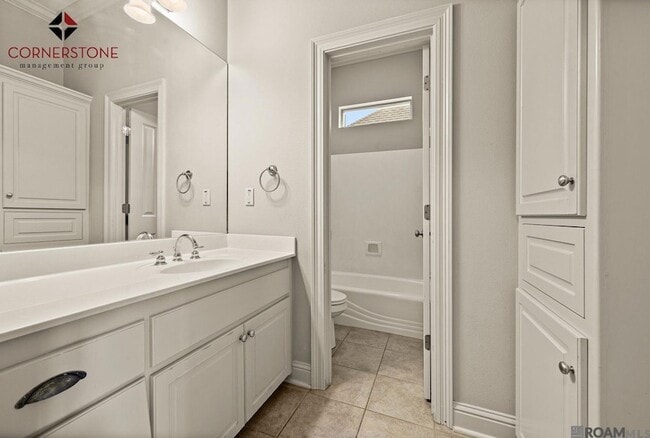 Building Photo - 8564 Grand View Dr