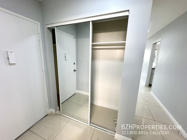 Building Photo - Newly Updated 1Bedroom 1Bathroom In Prime ...