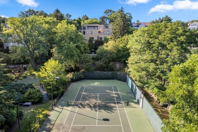 Building Photo - 225 Kenrick St