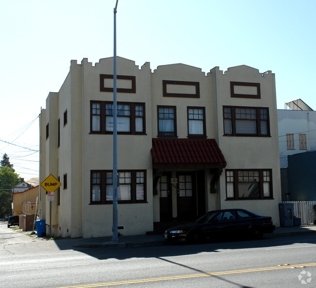 Building Photo - 2414 Sonoma Blvd