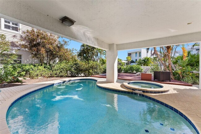 Building Photo - 3020 Gulf of Mexico Dr